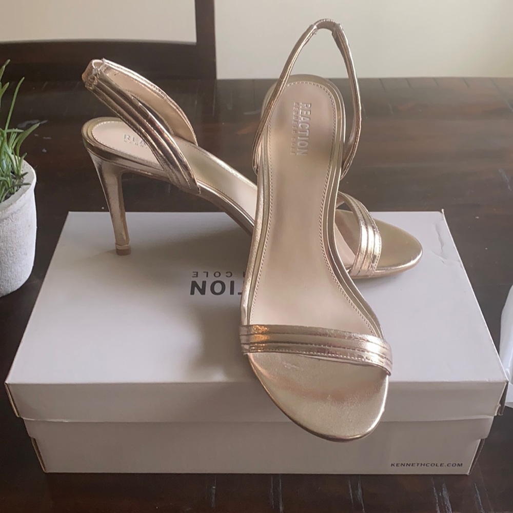 Kenneth Cole Heels. Gold✨